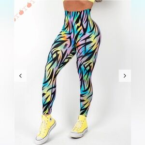 RARE Peached By Nellie Ultra Glute lift soft seamless booty scrunch legging M